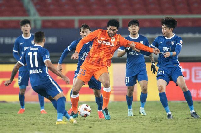 郝伟不提保平争胜冒险变阵就为3分 泰山：已尽全力